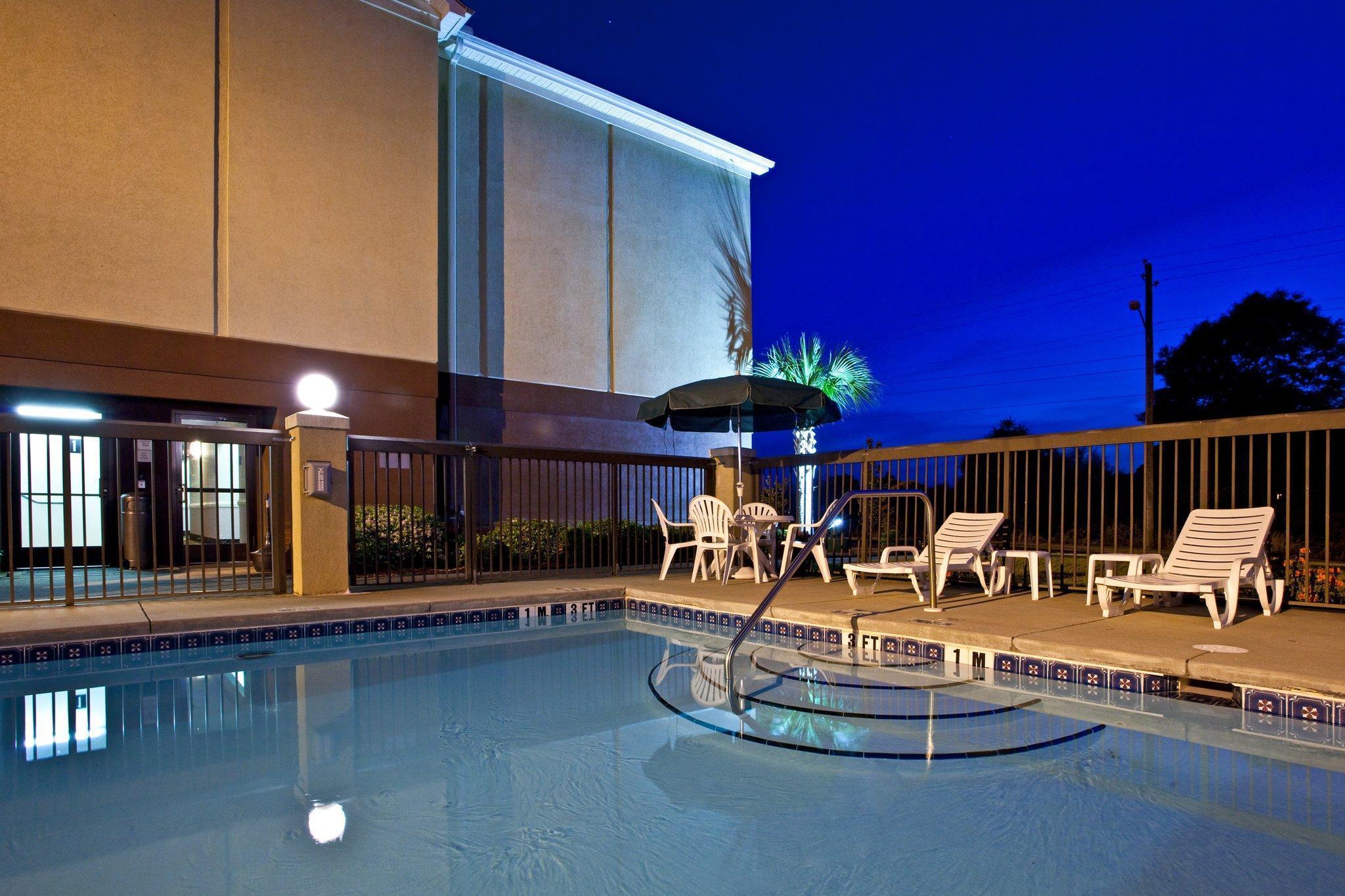 Holiday Inn Express & Suites Milton East I-10 By Ihg Ngoại thất bức ảnh