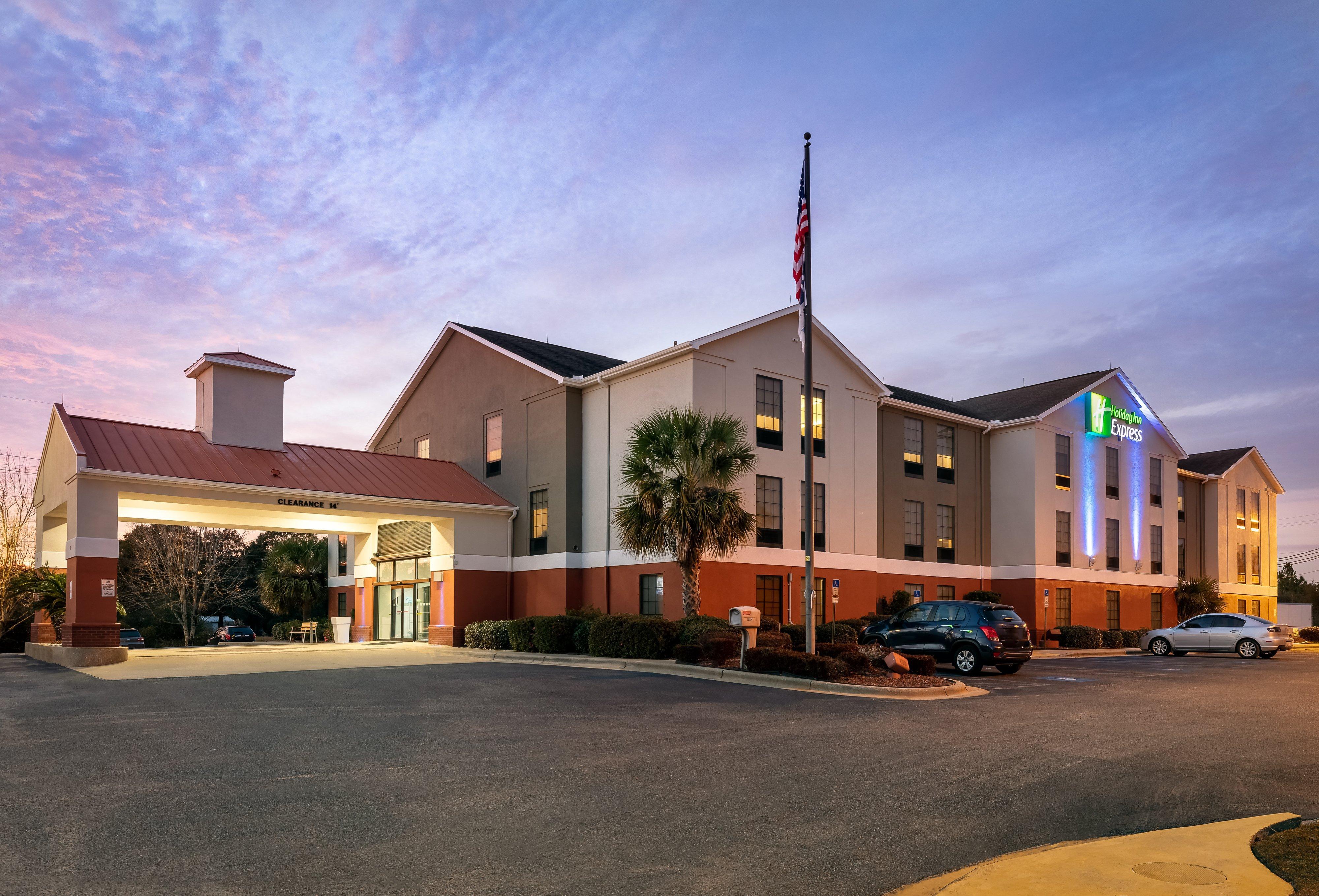 Holiday Inn Express & Suites Milton East I-10 By Ihg Ngoại thất bức ảnh